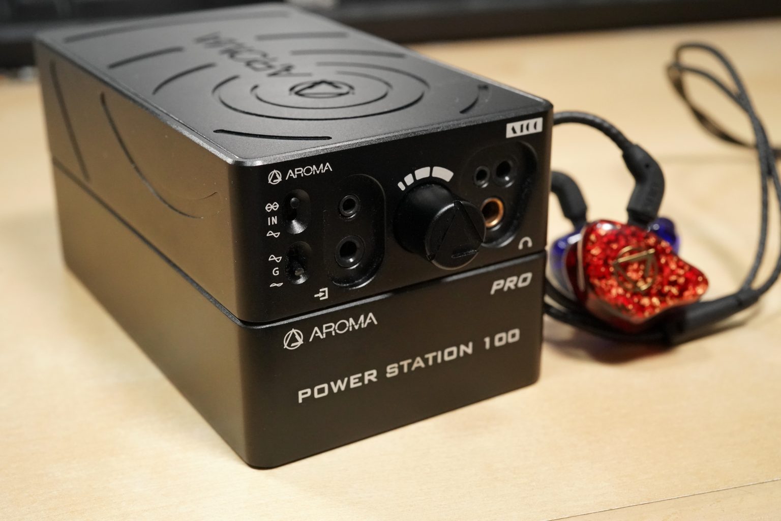 Aroma Audio A100、Power Station 100 Pro 通吃 2.5 / 3.5 / 4.4【耳擴系統評測